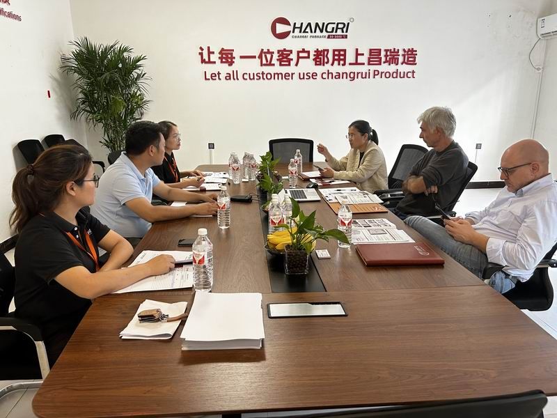 昌瑞爐業(yè)喜迎意大利尊貴客戶(hù)，共啟井式升降爐采購(gòu)新篇章